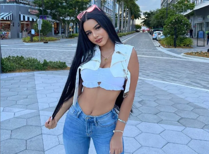 beautiful woman latin