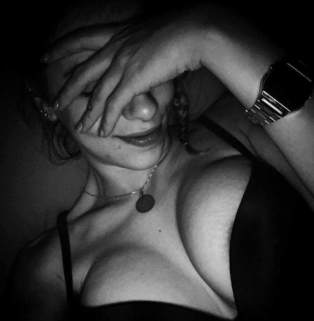 submissive girl dating