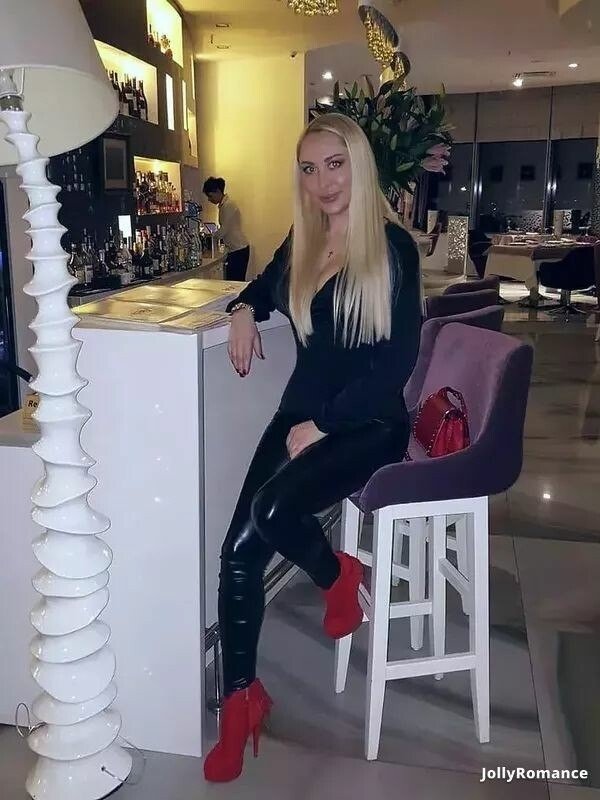 Veronika Profile image 1