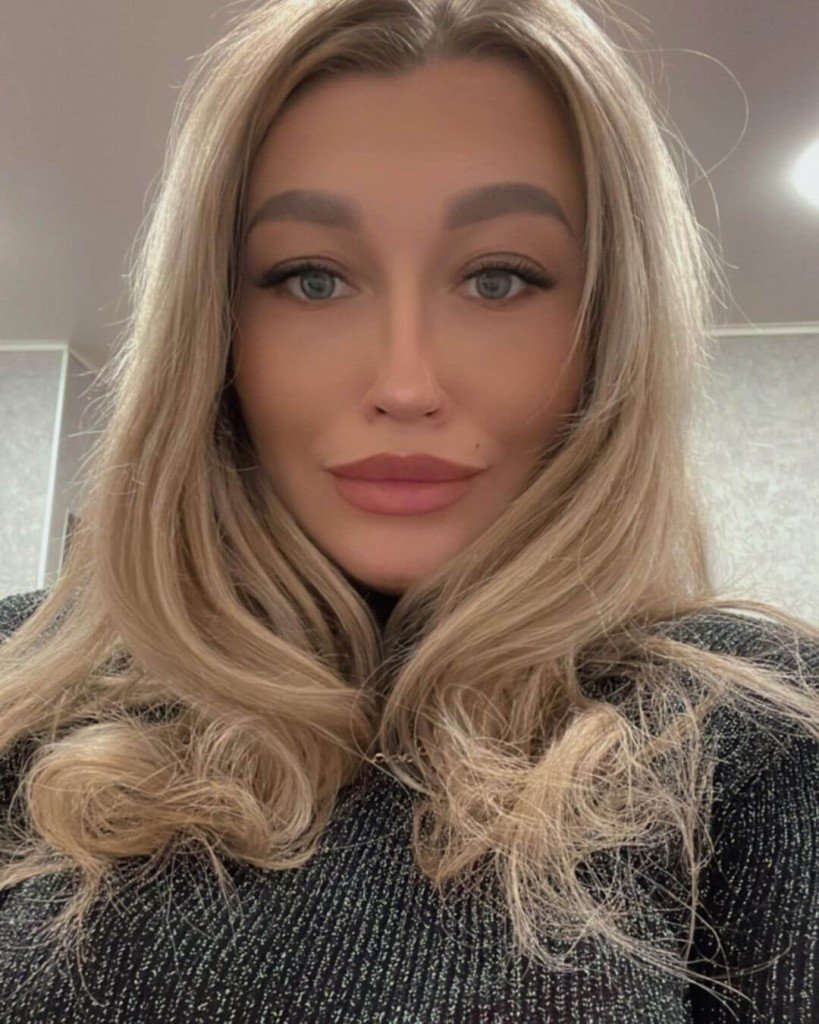 Anna Profile image 2