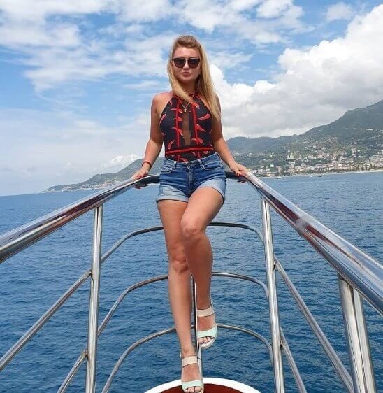 Anna Profile image 4