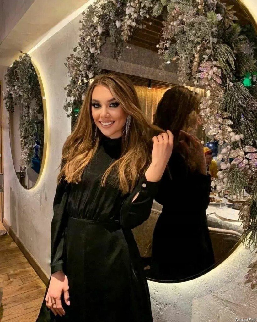 Elena Profile image 4