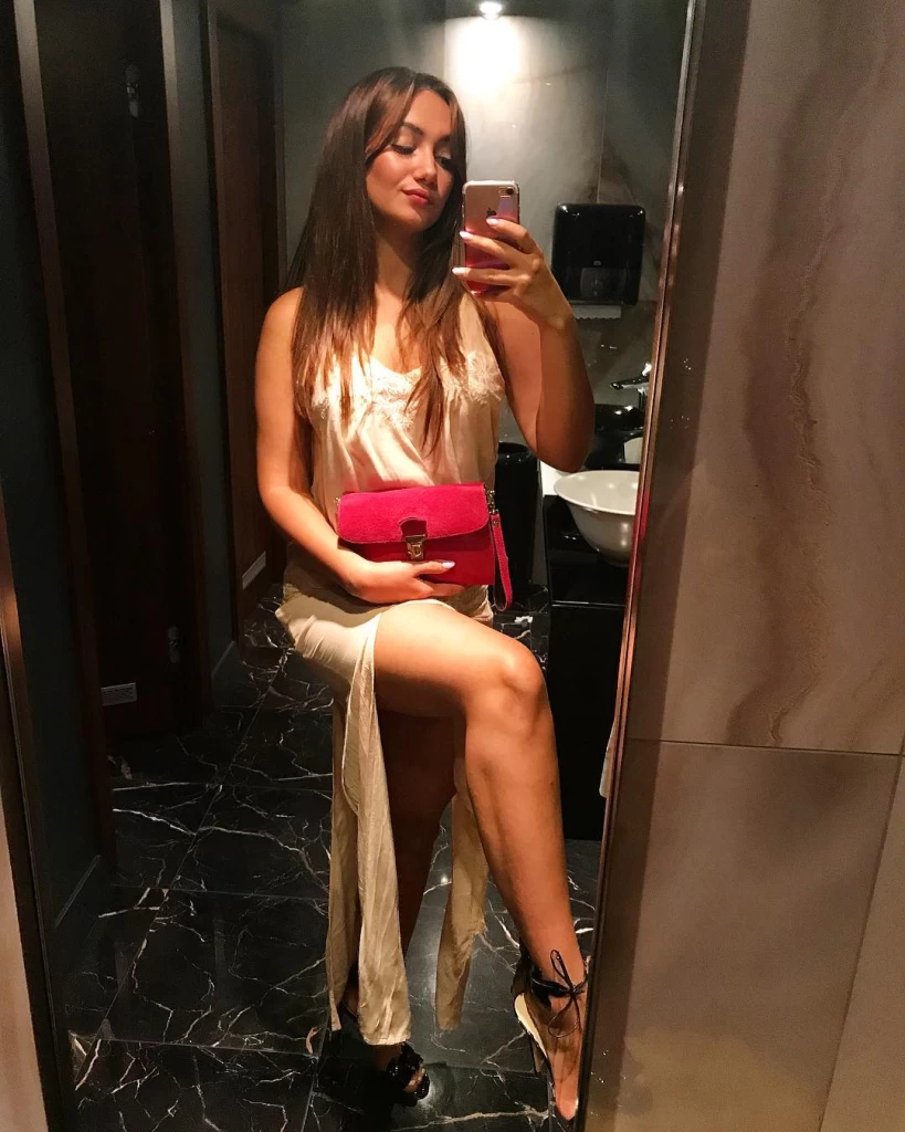 Anna Profile image 23