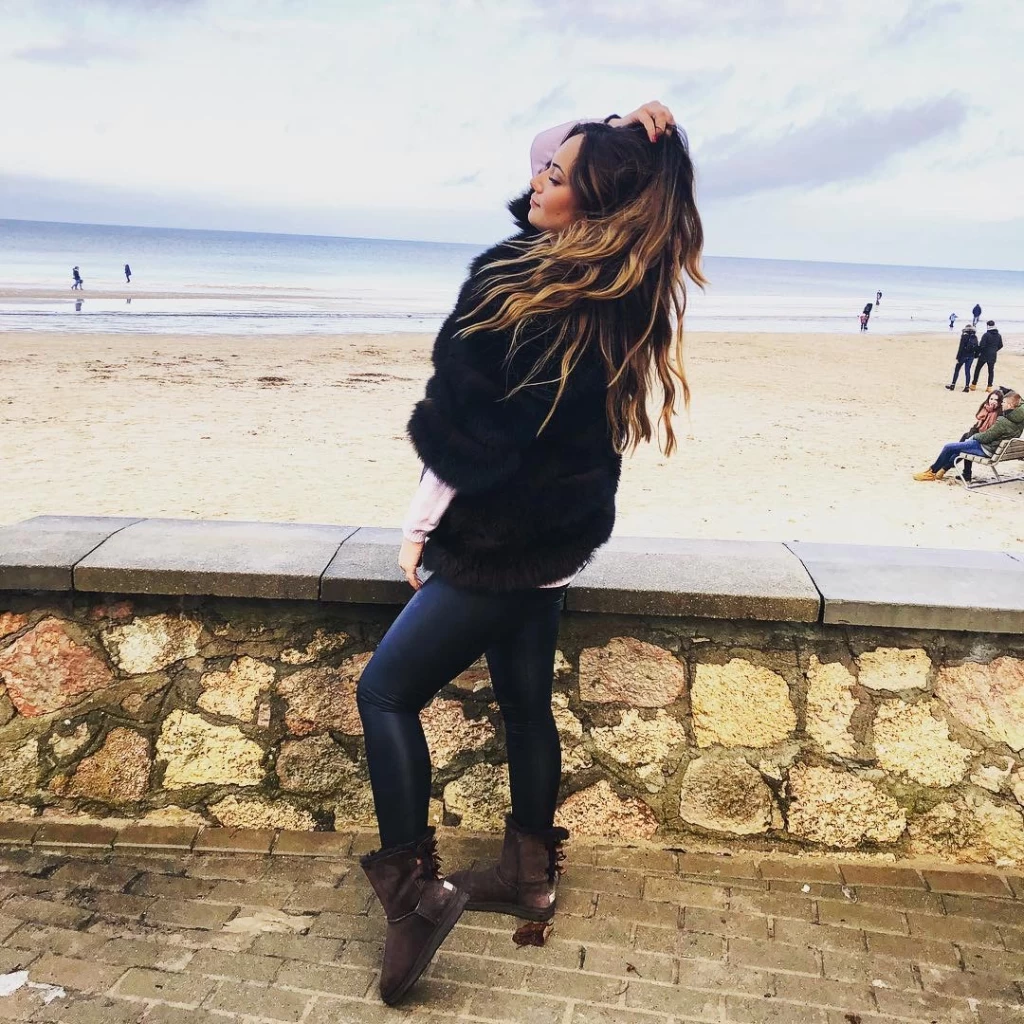 Anna Profile image 20